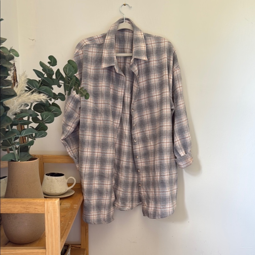 Plaid Button-Up Shirt in Gray and Pink